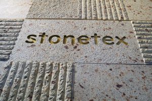 大谷石や十和田石の素材感をリアルに再現した内装建材「stonetexストーンテックス」