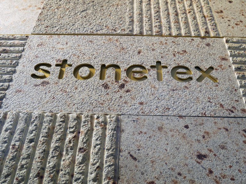 大谷石や十和田石の素材感をリアルに再現した内装建材「stonetexストーンテックス」